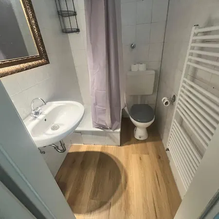 Othman Pfarrstrasse 54, Eg *